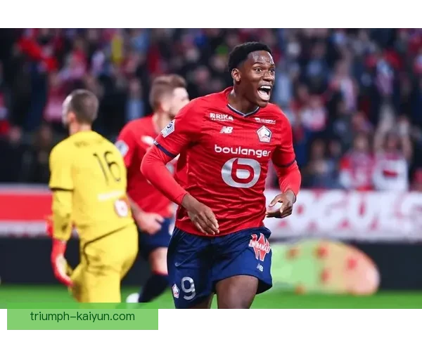 戴维斯边路站位清晰，近期防守覆盖与进攻支援表现稳健